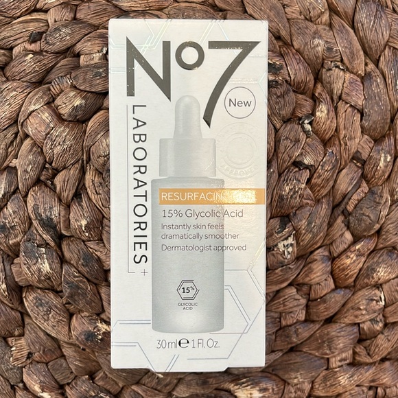 New No7 Laboratories Resurfacing Peel - Picture 1 of 4